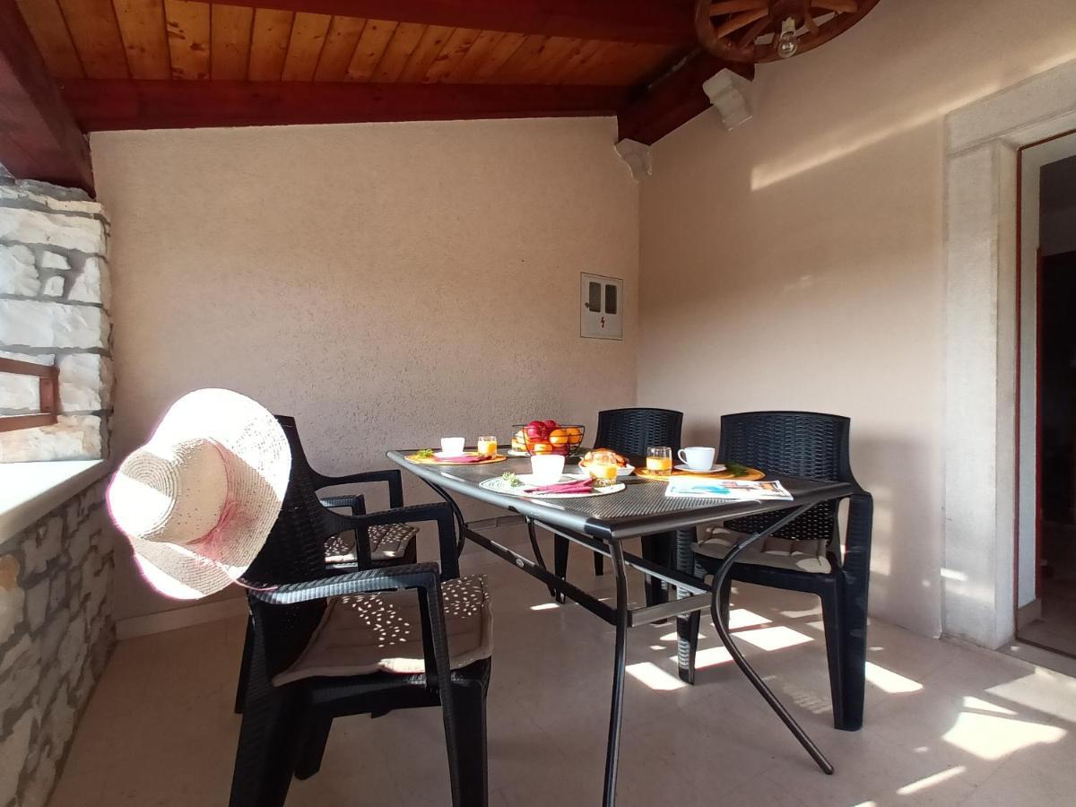 Guesthouse Marija Potpićan Extérieur photo
